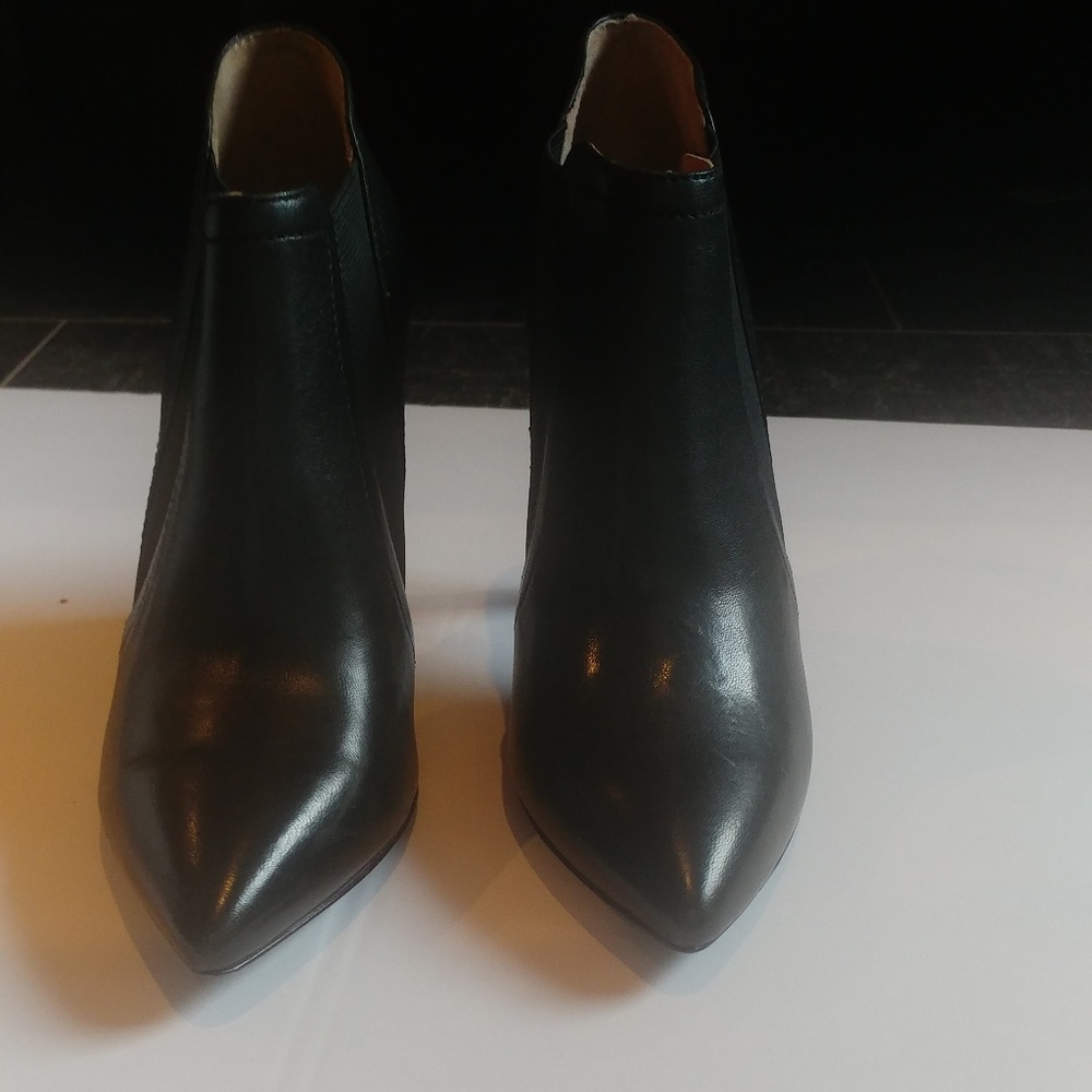 New Halston Heritage Wendy Black Booties